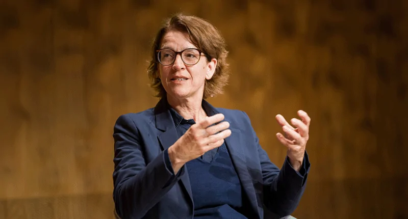 Tatjana Haenni spricht leidenschaftlich über Veränderungen im Fußball und die Förderung von Vielfalt im Sport.